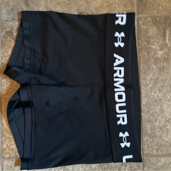 Under Armor Boy Shors - Picture 2 of 2